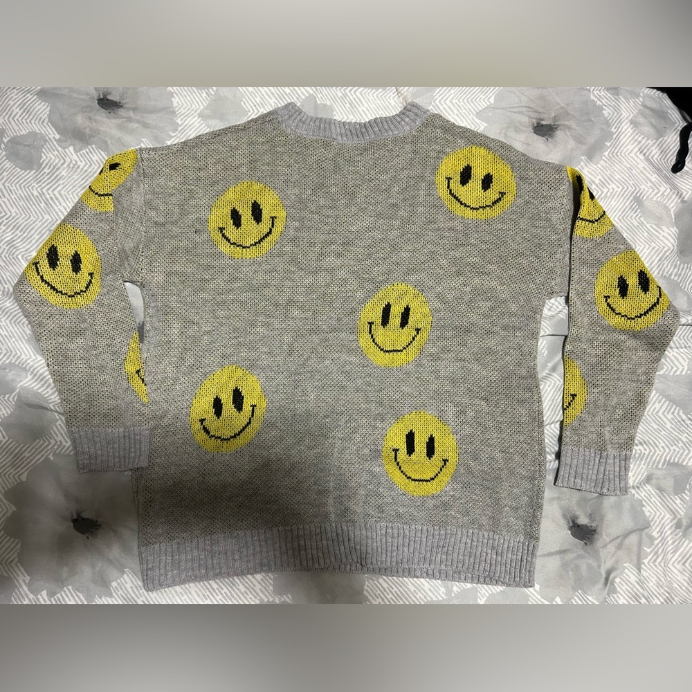 NWOT Just Polly Ny -Grey acrylic sweater with yellow smiley faces - size L - Picture 3 of 7